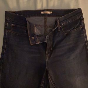 Levi’s slimming skinny, 32/28